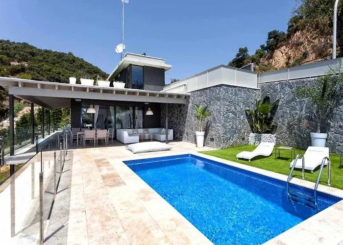Photo de Villa Lujo Con Piscina Climatizada,Jacuzzi,Playa Privada à Tossa de Mar